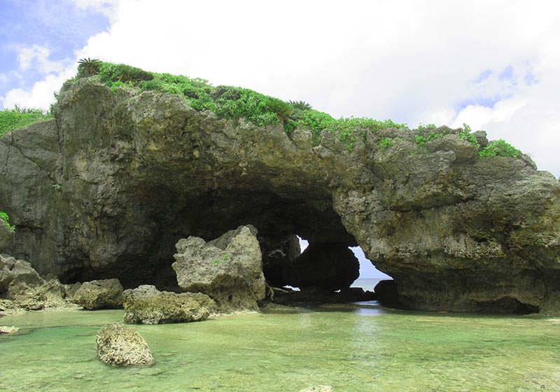 レンタカーで沖縄をドライブ 北部 恩納村のアポガマ