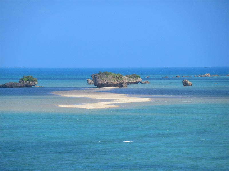 沖縄 格安ツアー レンタカー付き 中部ドライブ うるま市の海中道路